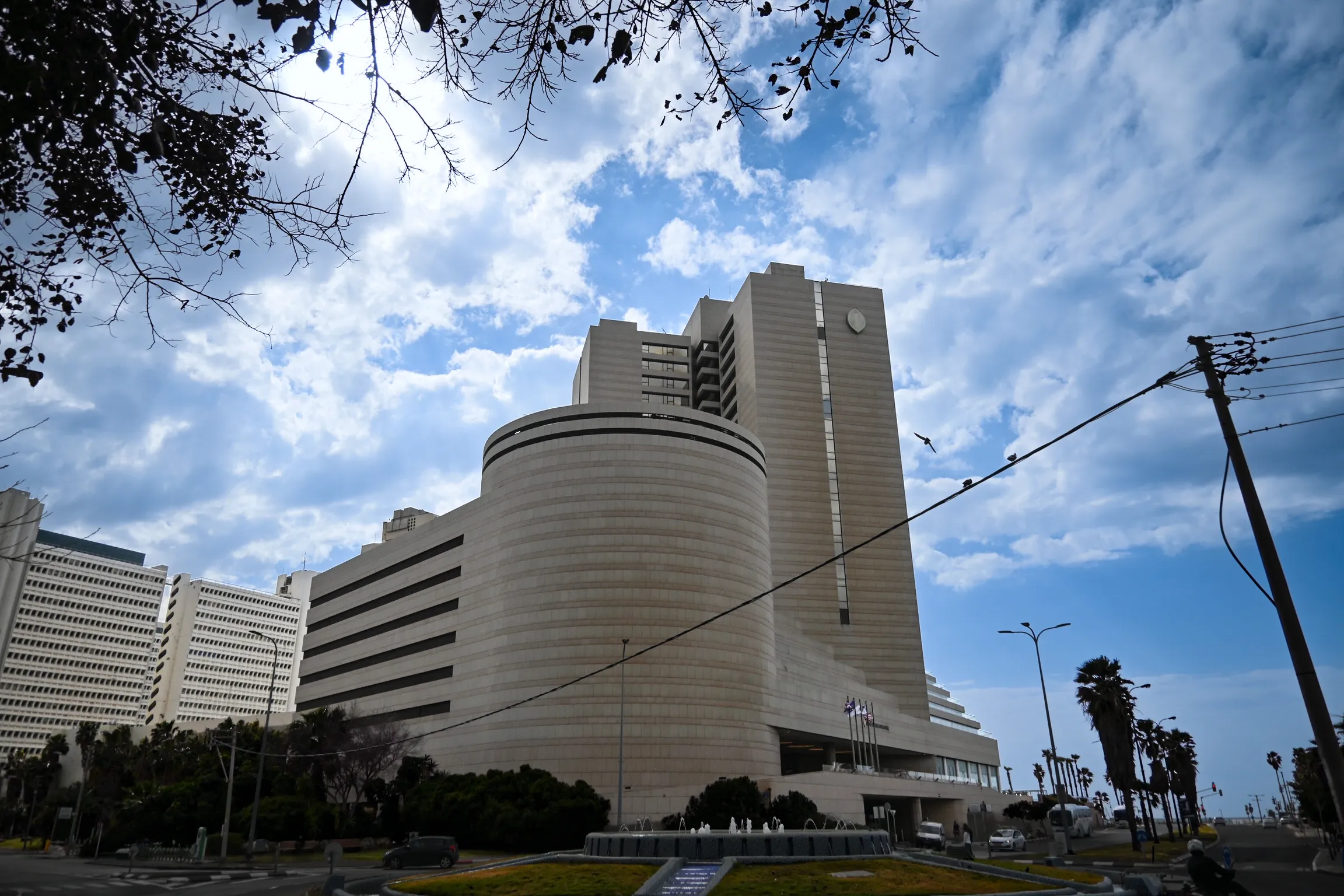 A civic monolith under open sky